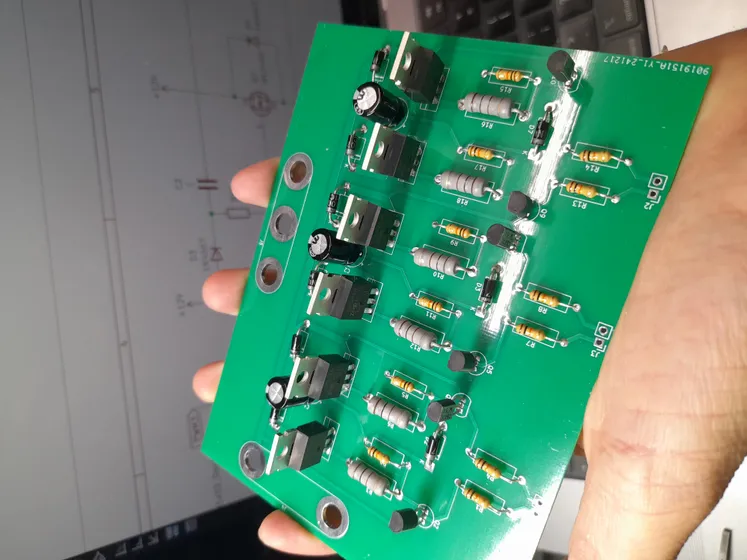 驅動電路 PCB 本體，代工是找 JLCPCB